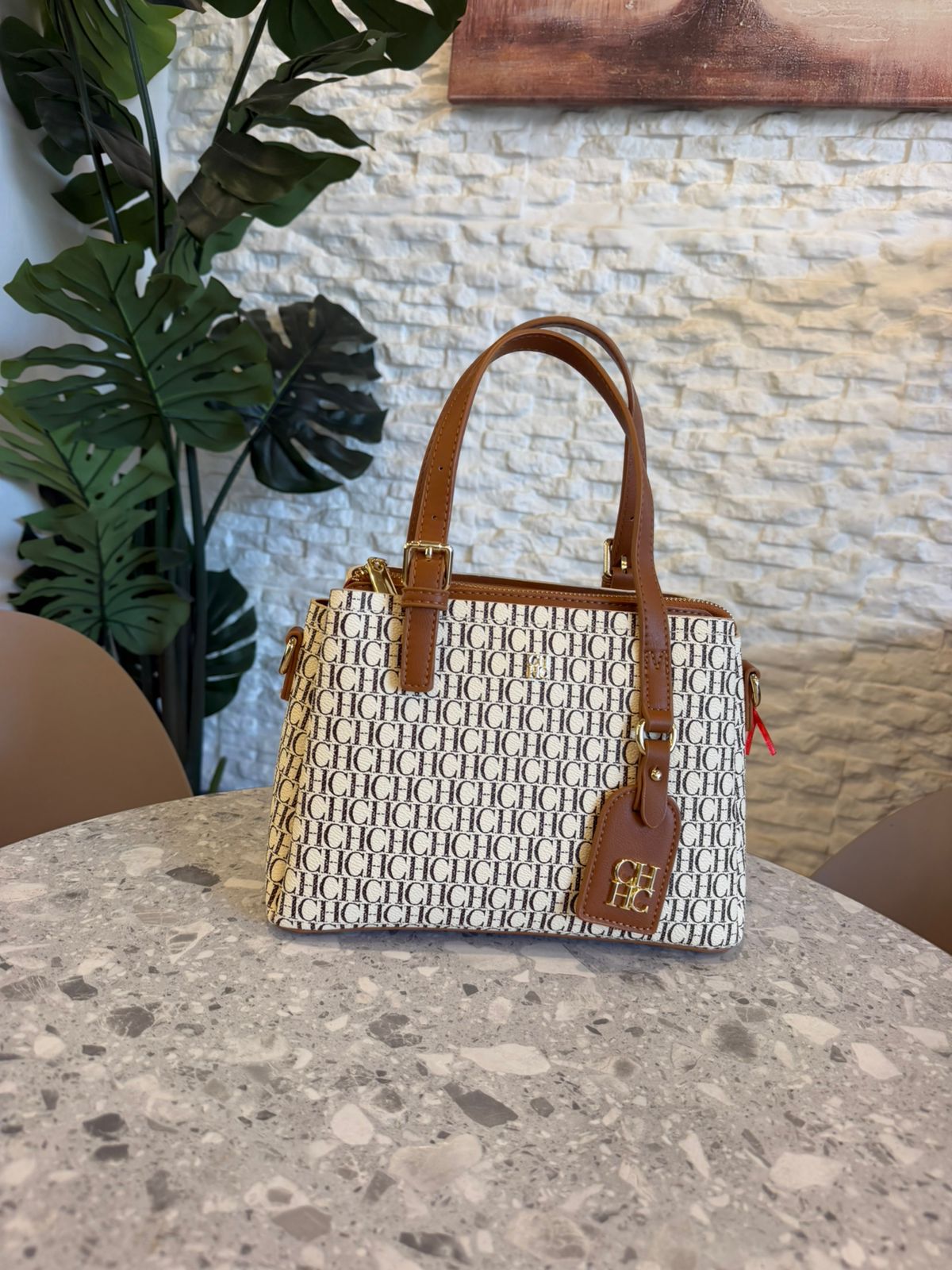 حقيبة كارولينا هريرع (CH) 24cm