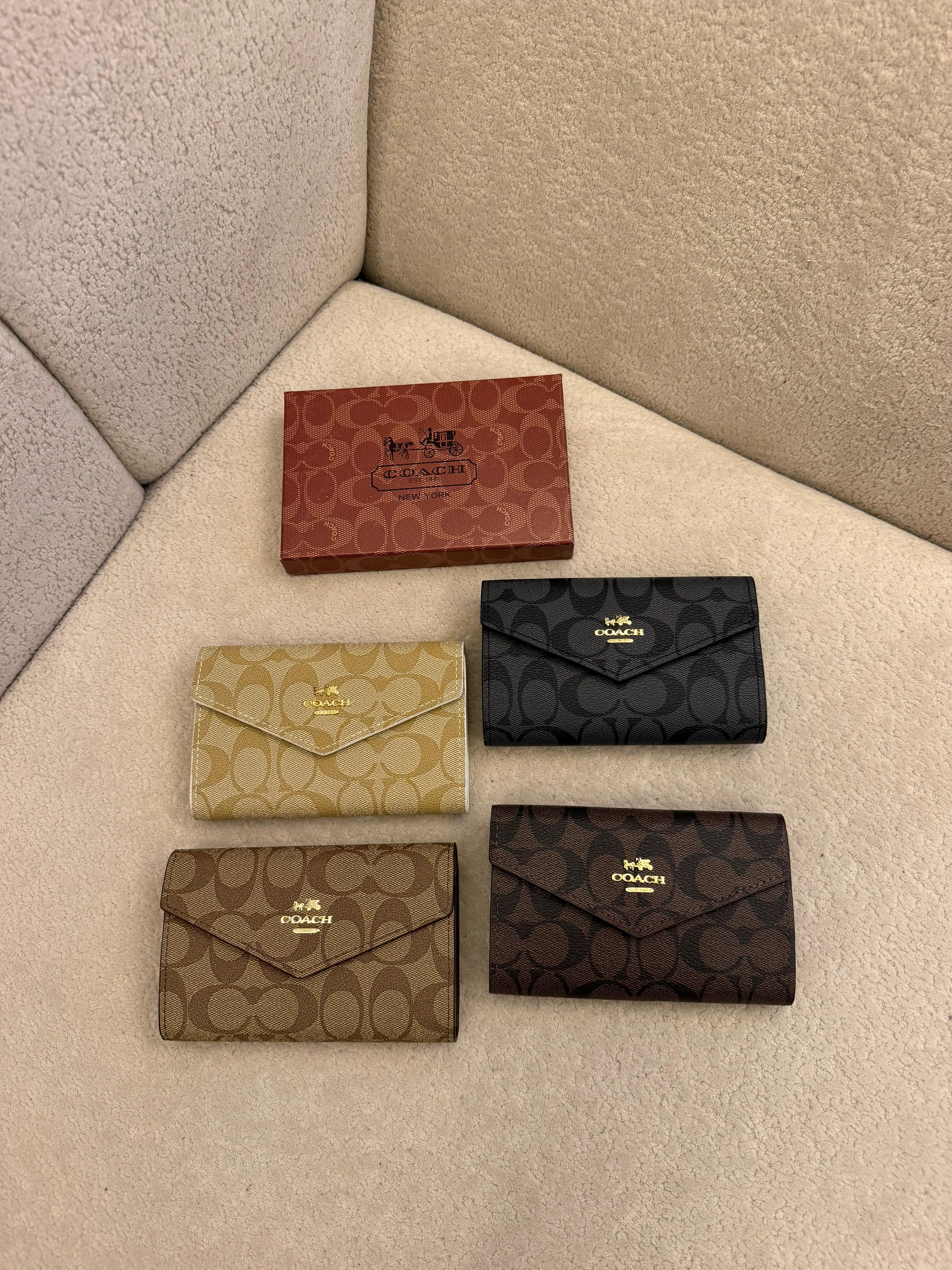 محفظة نسائية كوتش